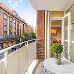 Beautiful 2Bd Flat With Ac And Private Balcony