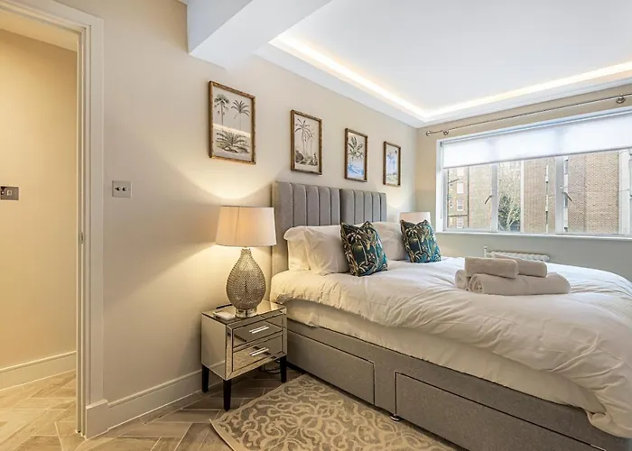 Beautiful 2Bd Flat With Ac And Private Balcony