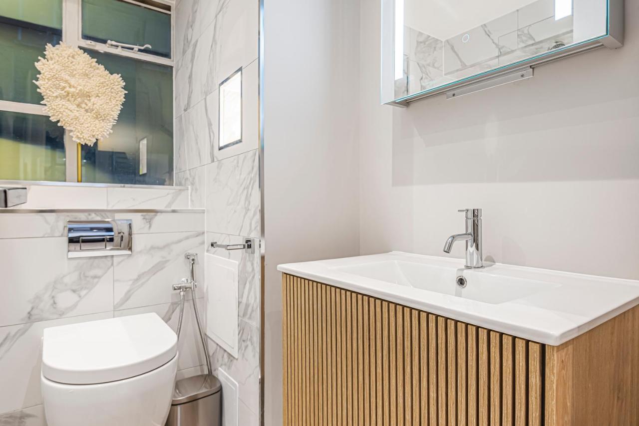 Beautiful 2Bd Flat With Ac And Private Balcony *